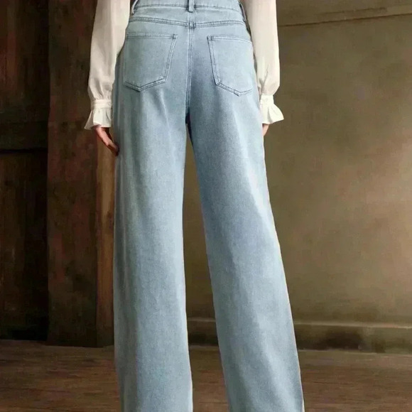 Light Wash Casual Women's Hand-Stitched Rhinestone Jeans - Picture 6 of 8